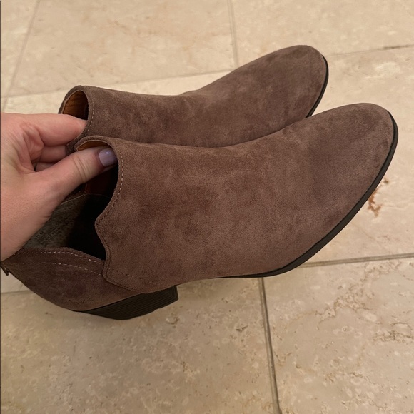 BOC New Celoisa Brown Suede Fabric Block Heel Back Zip Booties Boots size‎ 10 - Picture 9 of 10